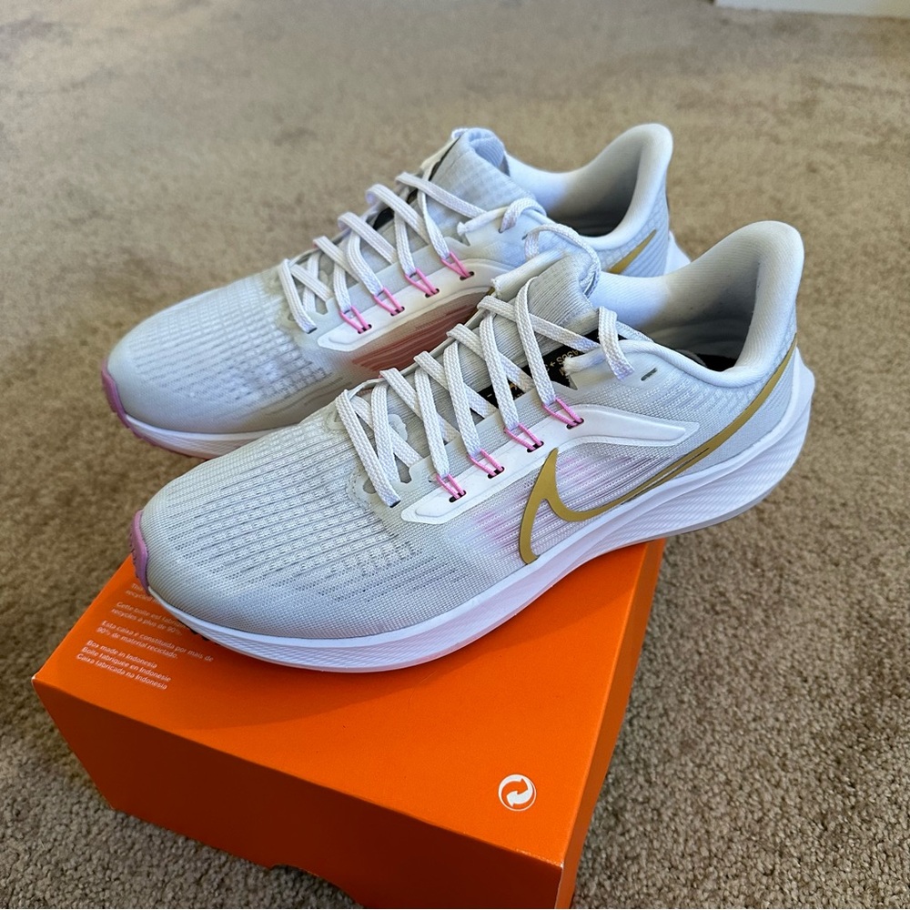 Nike Pegasus Size 9